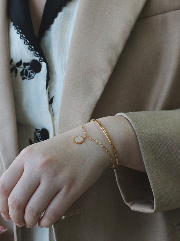 WHITE SHELL BRACELET