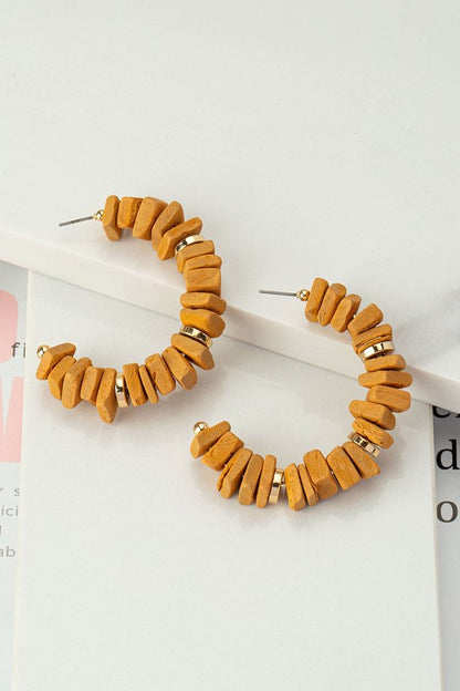 WOOD CHIP C SHAPE HOOP EARRINGS